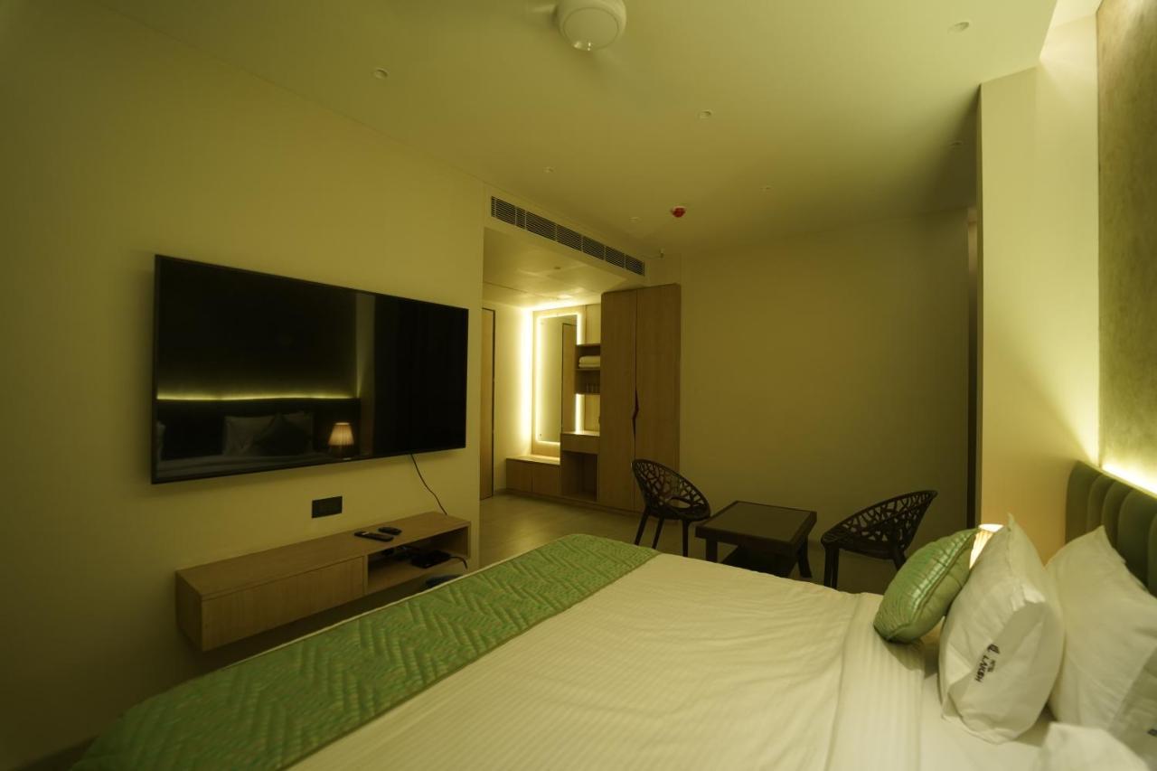 Hotel Laksh Rāipur Exteriör bild