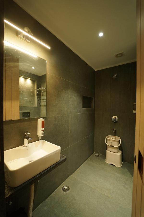 Hotel Laksh Rāipur Exteriör bild