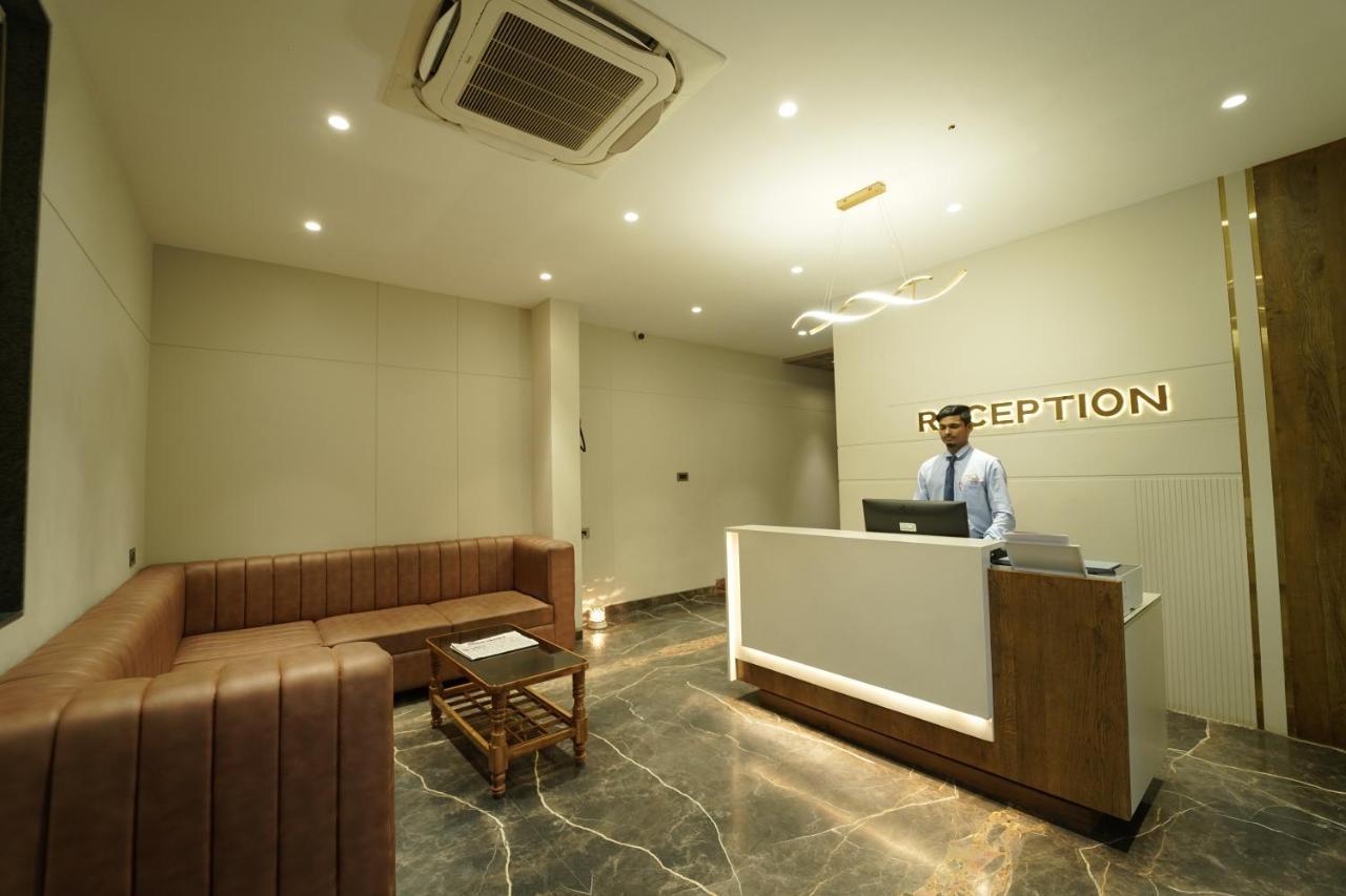 Hotel Laksh Rāipur Exteriör bild