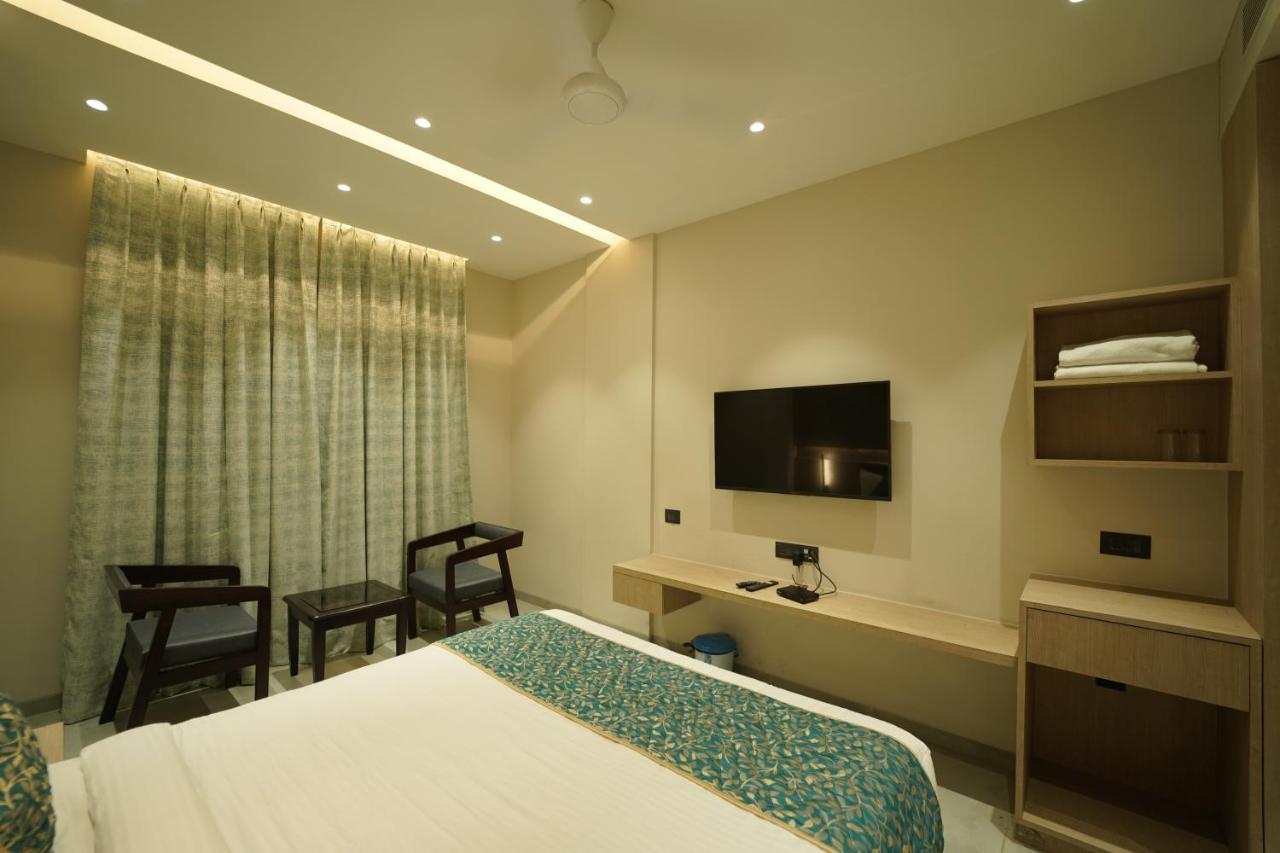 Hotel Laksh Rāipur Exteriör bild