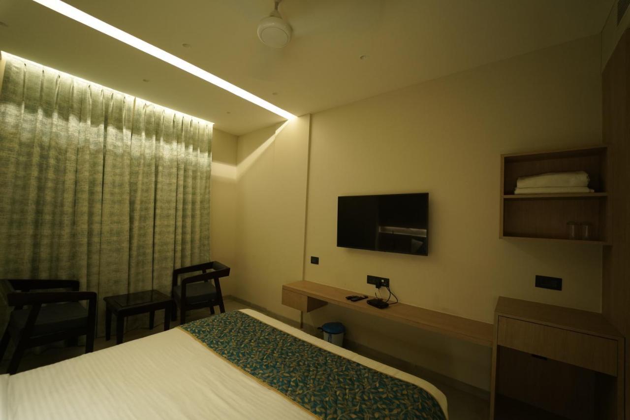 Hotel Laksh Rāipur Exteriör bild