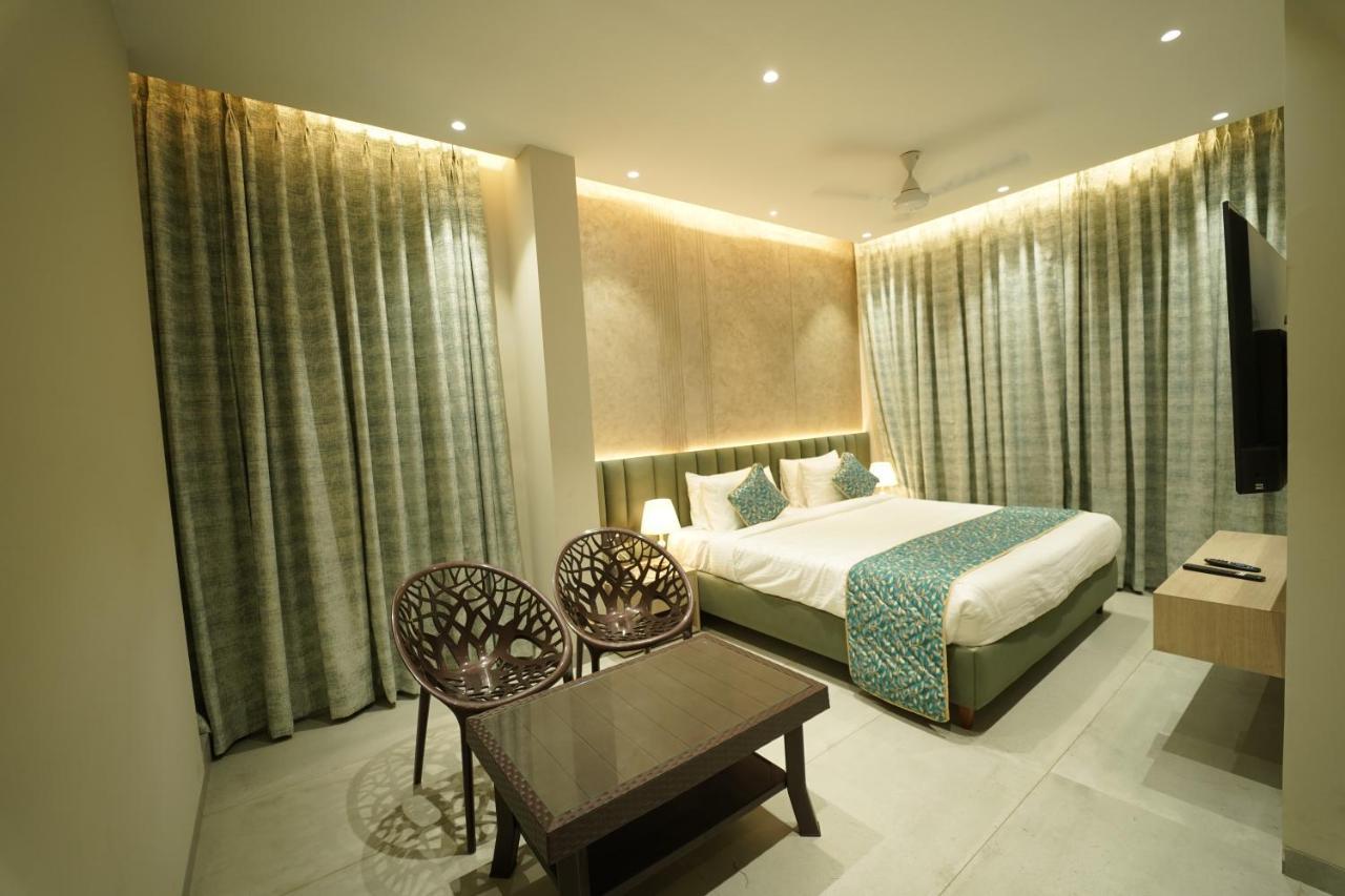 Hotel Laksh Rāipur Exteriör bild