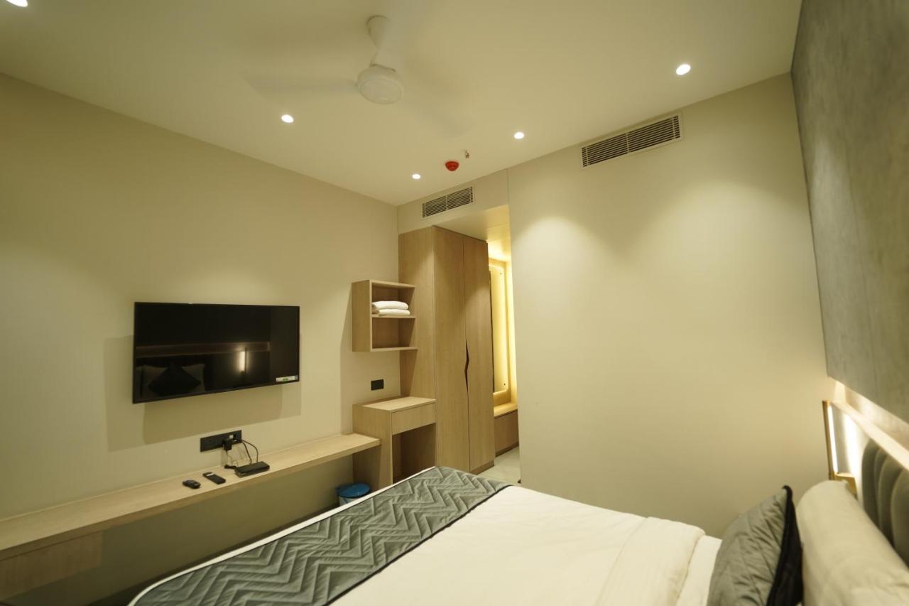 Hotel Laksh Rāipur Exteriör bild