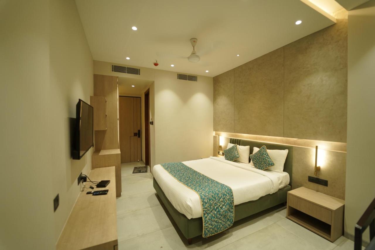 Hotel Laksh Rāipur Exteriör bild